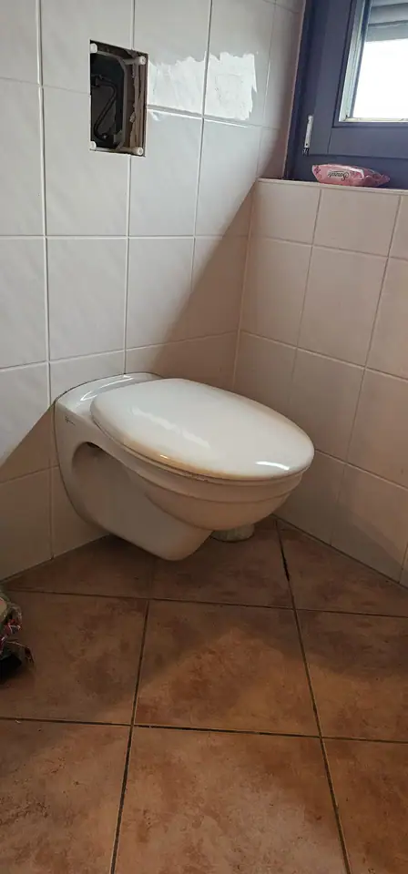 Altes WC in München vor dem Austausch